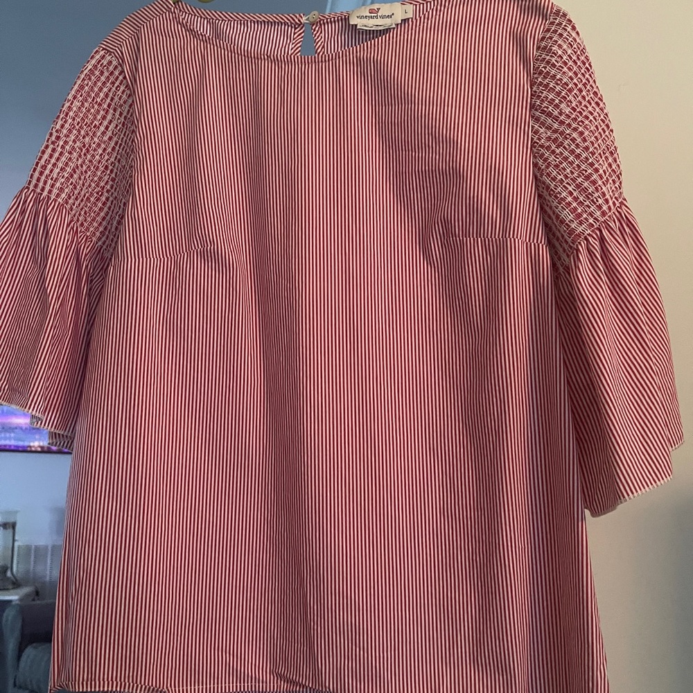 Sweet top by VINEYARD VINES! Red/White ticking with smocked sleeves sz L EUC
